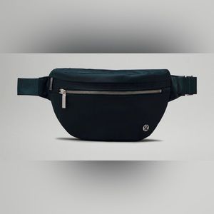 ⭐️NWT Lululemon belt bag city adventurer 2.5L